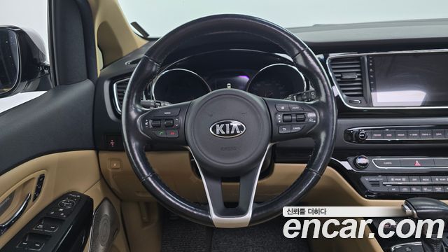 Kia Canival 2017 — photo 16