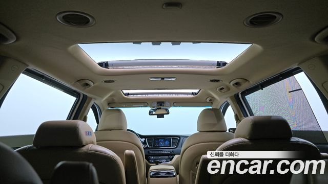 Kia Canival 2017 — photo 19