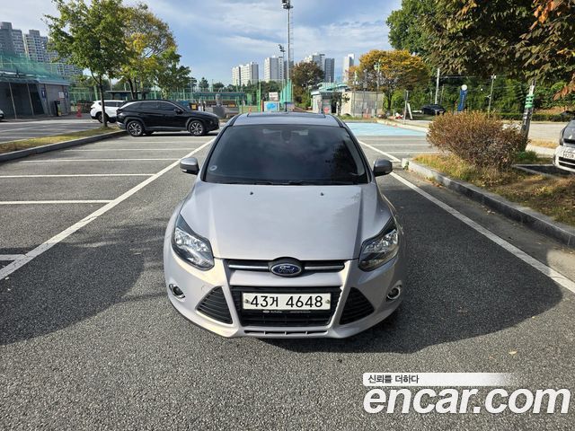 Ford Focus 2014 — photo 1