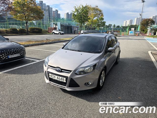 Ford Focus 2014 — photo 2