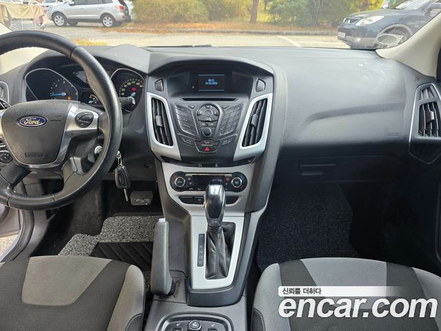 Ford Focus 2014 — photo 8