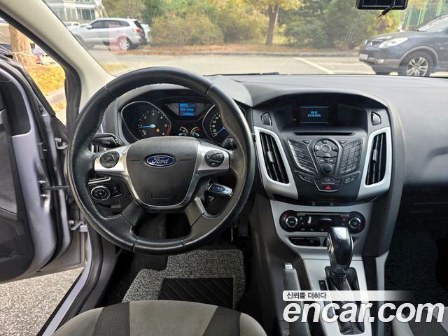 Ford Focus 2014 — photo 9