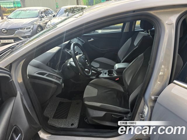 Ford Focus 2014 — photo 10