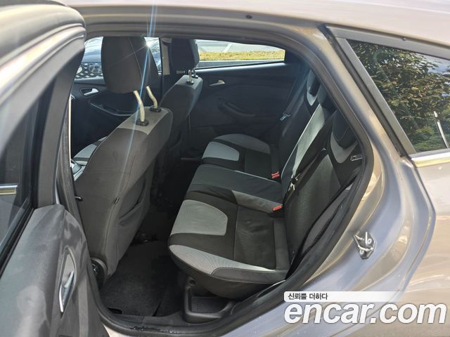 Ford Focus 2014 — photo 11