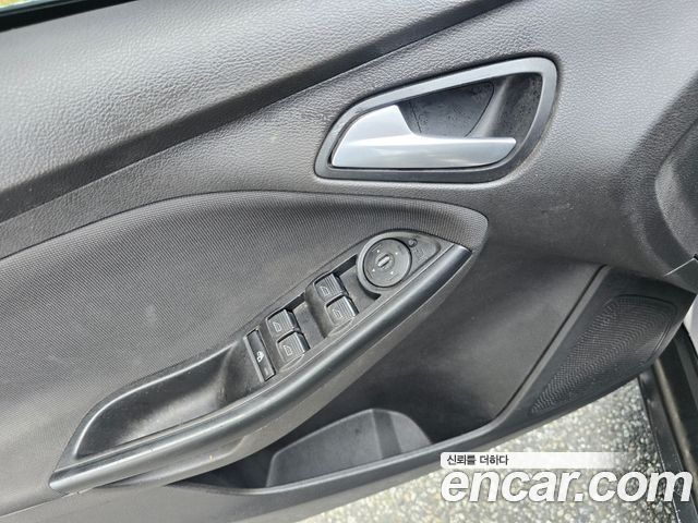 Ford Focus 2014 — photo 12