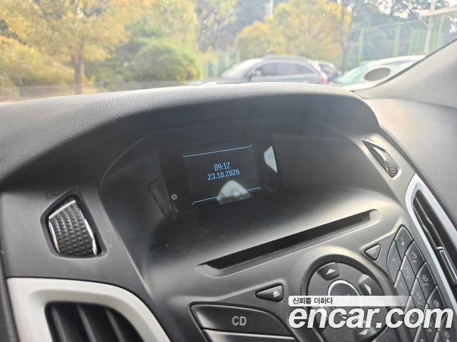 Ford Focus 2014 — photo 17