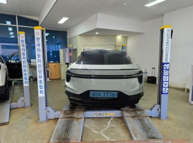 Lotus Eletre 2025 — inspection photo 2