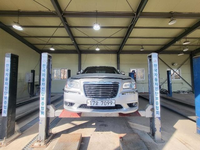 Chrysler 300C 2012 — inspection photo 1